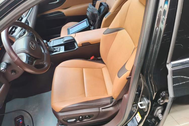 Used Lexus ES 2018 200 Excellence Edition China V Standard Left Front Seat