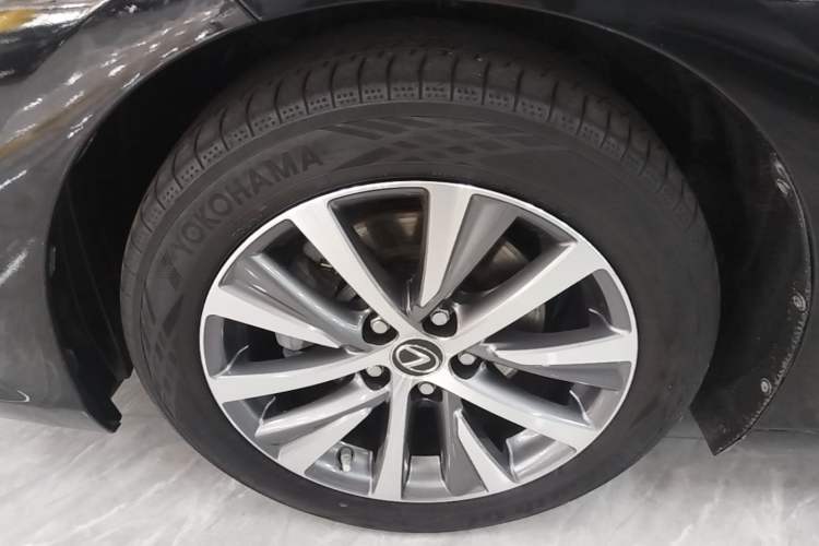 Used Lexus ES 2018 200 Excellence Edition China V Standard Left Front Wheel Hub