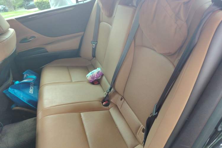 Used Lexus ES 2018 300h Premier Edition China VI Standard Left Rear Seat