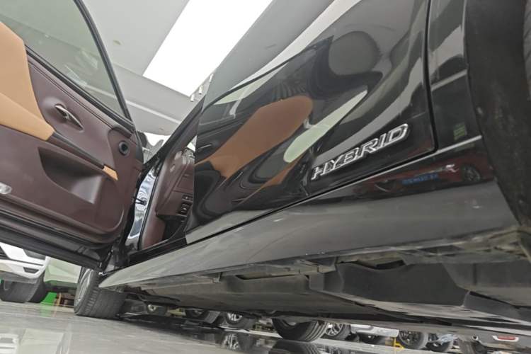 Used Lexus ES 2018 300h Premier Edition China V Standard Left Side Sill
