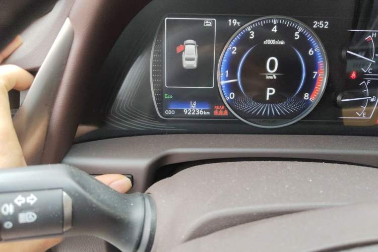 Used Lexus ES 2018 260 Excellence Edition China V Standard Odometer Close Up