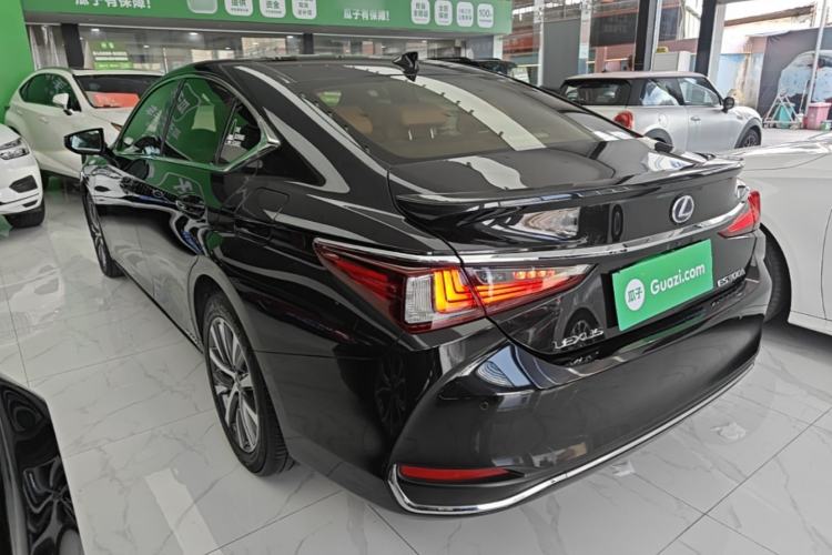 Used Lexus ES 2018 300h Premier Edition China V Standard Rear Left 45 Deg