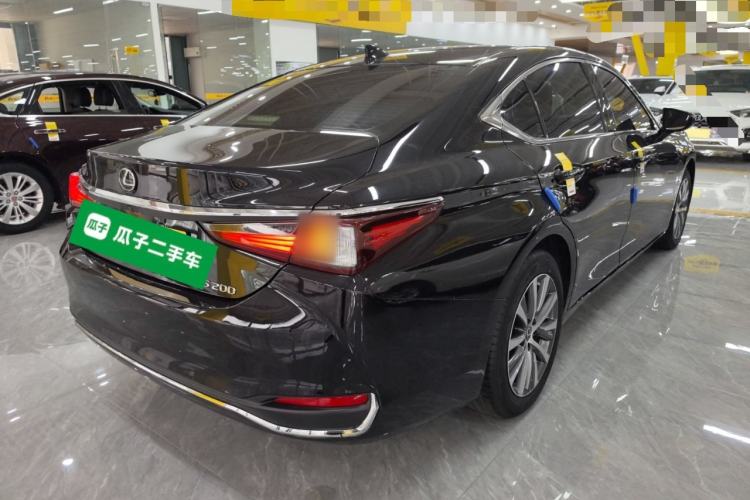 Used Lexus ES 2018 200 Excellence Edition China V Standard Rear Right 45 Deg