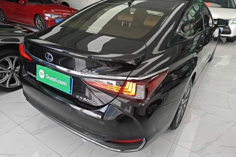 Used Lexus ES 2018 300h Premier Edition China V Standard Rear Right 45 Deg