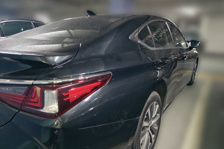 Used Lexus ES 2018 300h Premier Edition China VI Standard Rear Right 45 Deg
