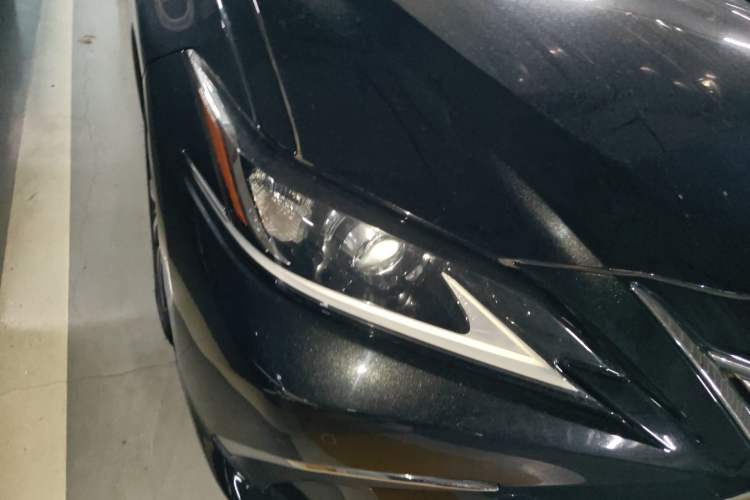 Used Lexus ES 2018 300h Premier Edition China VI Standard Right Front Headlight