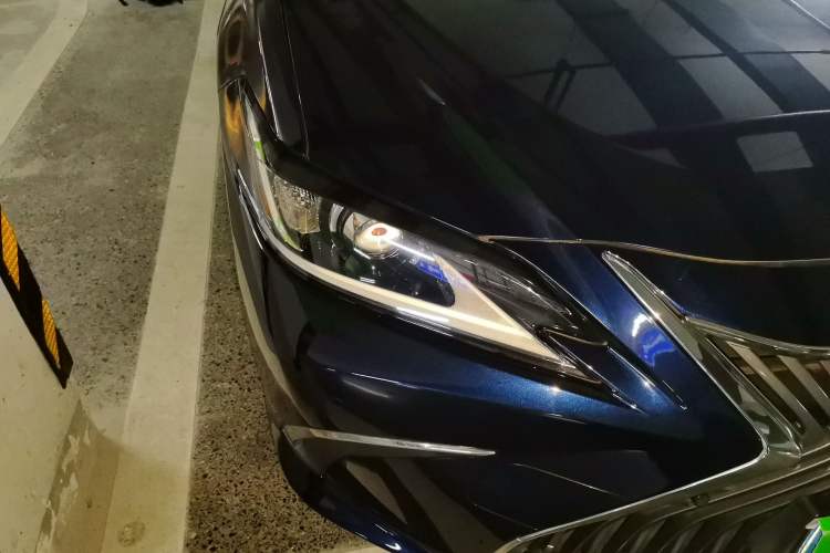 Used Lexus ES 2018 300h Premier Edition China VI Standard Right Front Headlight