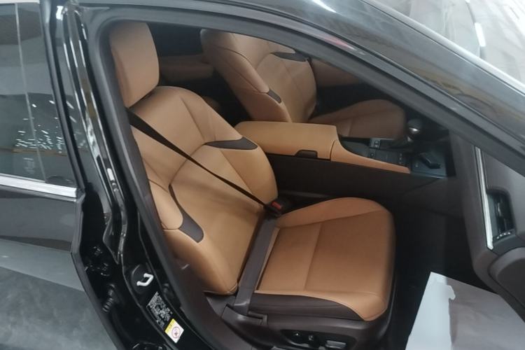 Used Lexus ES 2018 200 Excellence Edition China V Standard Right Front Seat