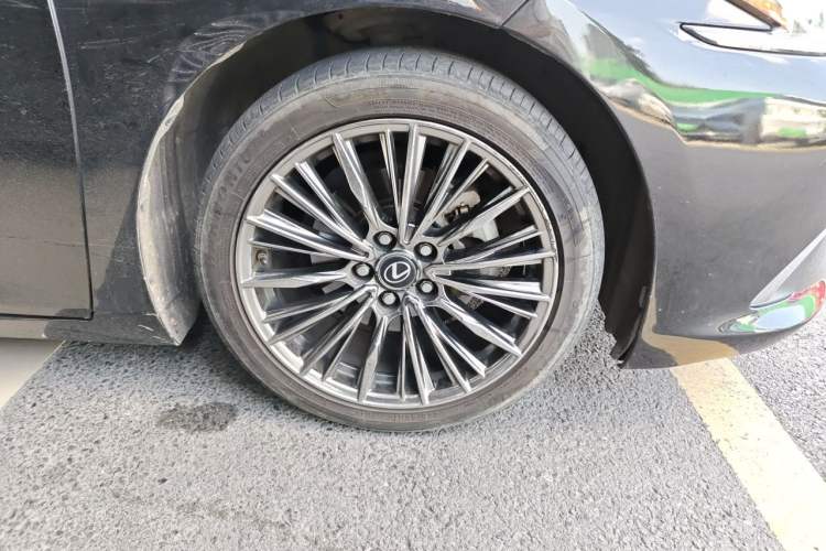 Used Lexus ES 2018 200 Excellence Edition China VI Standard Right Front Wheel Hub