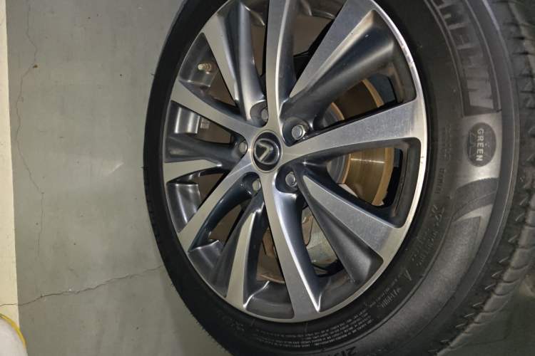 Used Lexus ES 2018 300h Premier Edition China VI Standard Right Front Wheel Hub