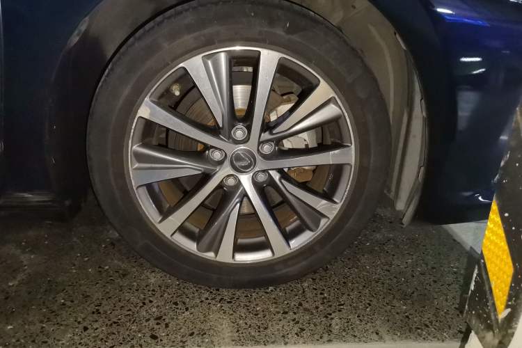 Used Lexus ES 2018 300h Premier Edition China VI Standard Right Front Wheel Hub