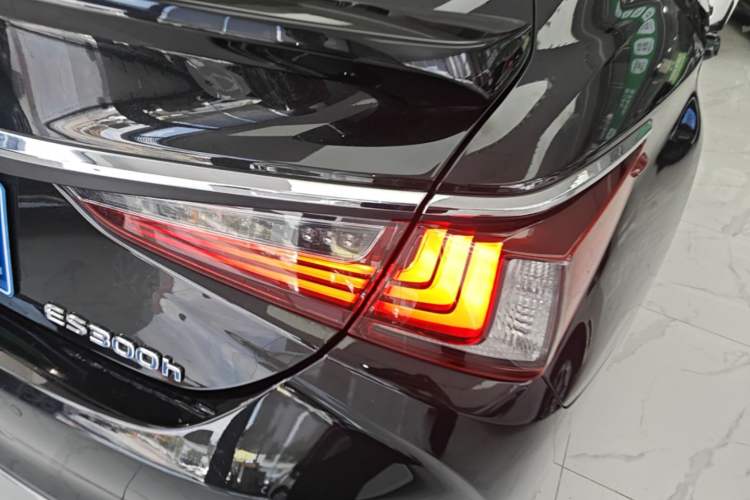 Used Lexus ES 2018 300h Premier Edition China V Standard Right Rear Taillight
