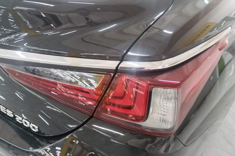 Used Lexus ES 2018 200 Excellence Edition China V Standard Right Rear Taillight