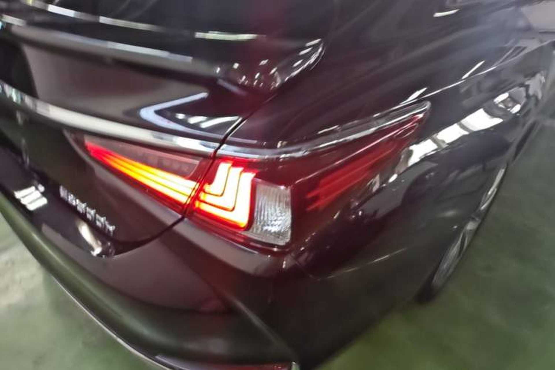 Used Lexus ES 2018 300h Premier Edition China VI Standard Right Rear Taillight
