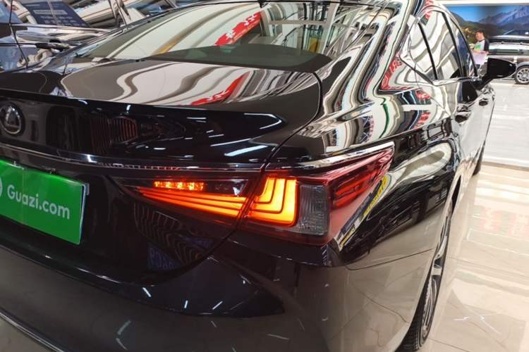 Used Lexus ES 2018 200 Excellence Edition China V Standard Right Rear Taillight