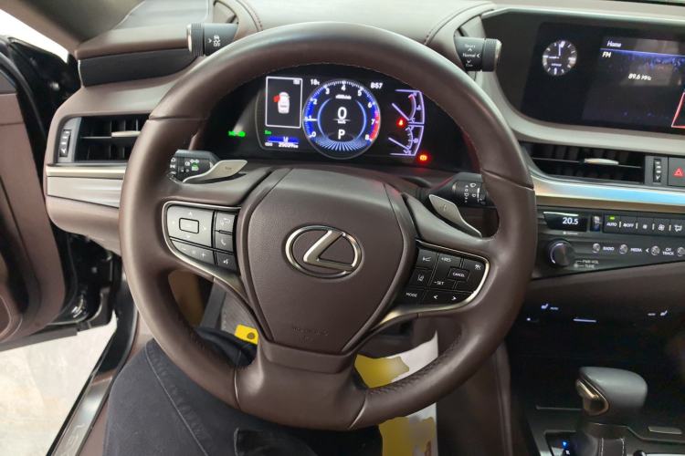 Used Lexus ES 2018 200 Excellence Edition China V Standard Steering Wheel