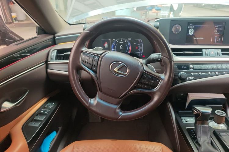 Used Lexus ES 2018 200 Excellence Edition China V Standard Steering Wheel