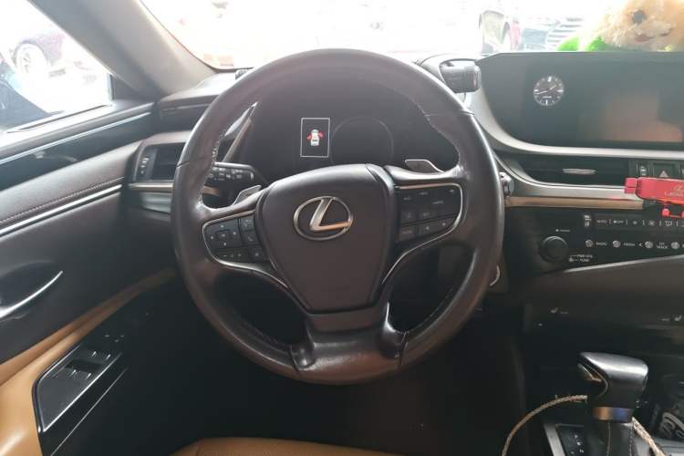 Used Lexus ES 2018 200 Excellence Edition China VI Standard Steering Wheel