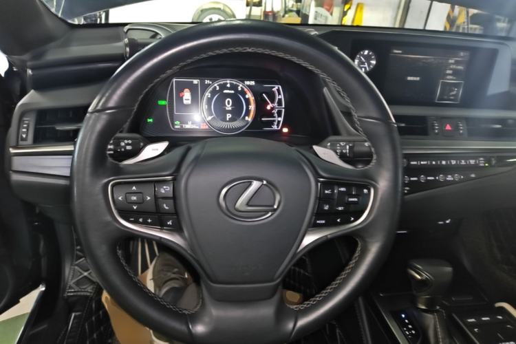 Used Lexus ES 2018 300h Premier Edition China VI Standard Steering Wheel