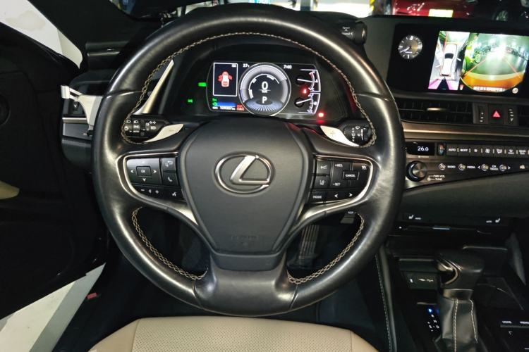 Used Lexus ES 2018 300h Premier Edition China VI Standard Steering Wheel