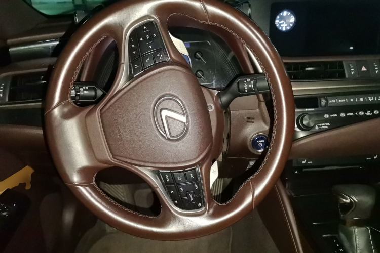 Used Lexus ES 2018 300h Premier Edition China VI Standard Steering Wheel