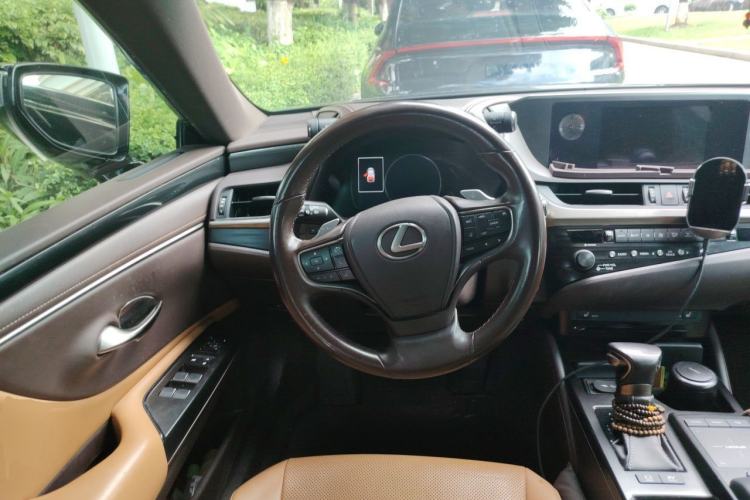 Used Lexus ES 2018 300h Premier Edition China VI Standard Steering Wheel