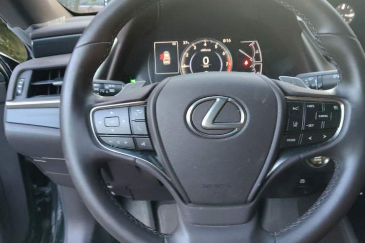 Used Lexus ES 2018 200 Excellence Edition China VI Standard Steering Wheel