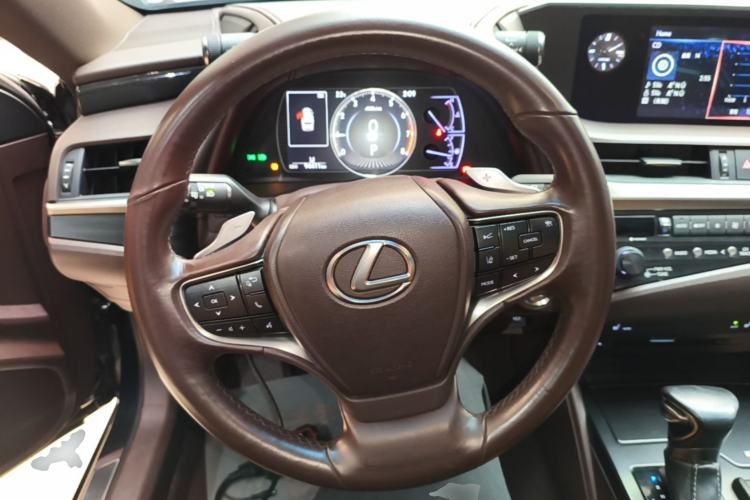 Used Lexus ES 2018 200 Excellence Edition China V Standard Steering Wheel