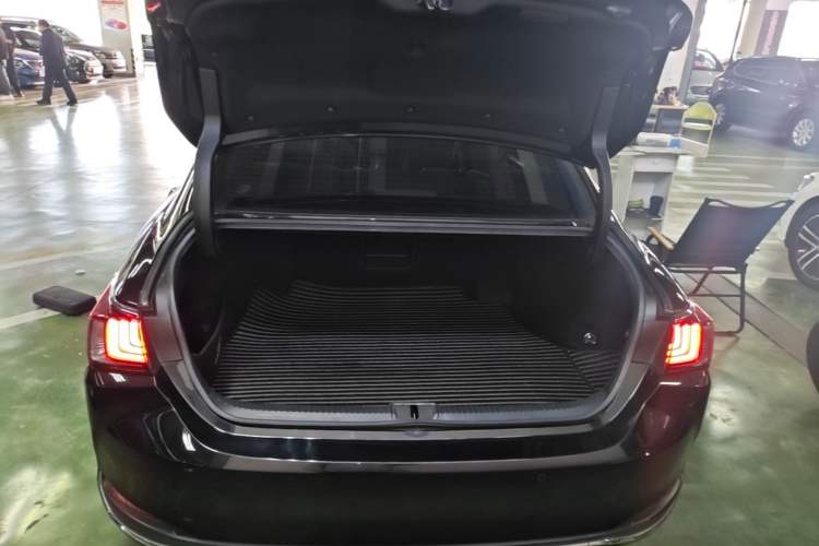 Used Lexus ES 2018 300h Premier Edition China VI Standard Trunk