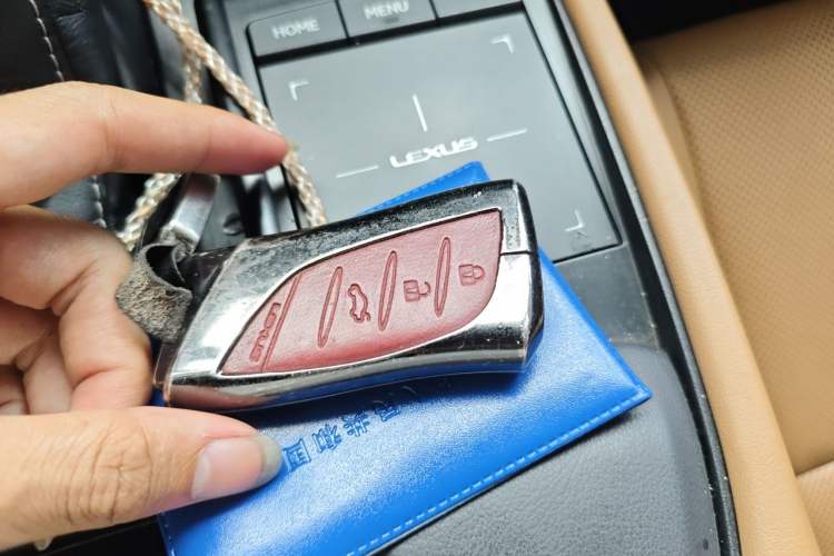 Used Lexus ES 2018 200 Excellence Edition China VI Standard Vehicle Key