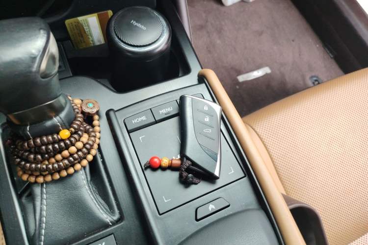 Used Lexus ES 2018 300h Premier Edition China VI Standard Vehicle Key