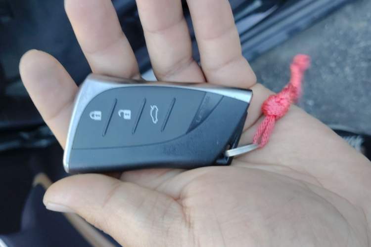 Used Lexus ES 2018 200 Excellence Edition China VI Standard Vehicle Key