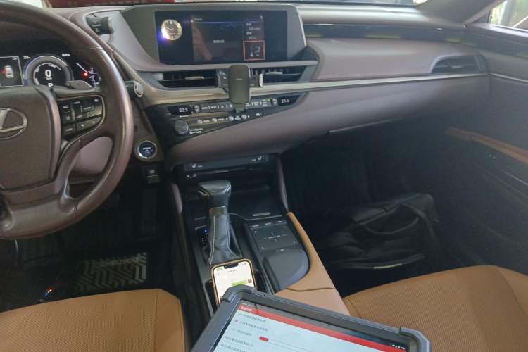 Used Lexus ES 2018 300h Premier Edition China VI Standard Audio And AC Panel