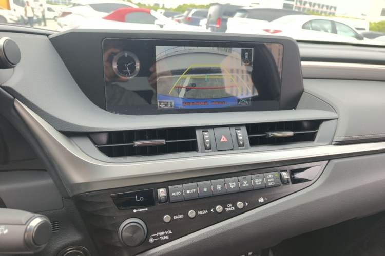 Used Lexus ES 2018 260 Excellence Edition China VI Standard Audio And AC Panel