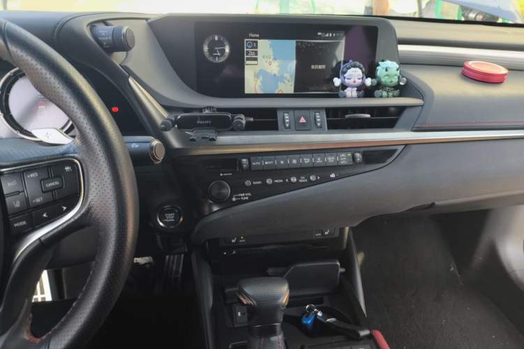 Used Lexus ES 2018 260 F SPORT China VI Audio And AC Panel