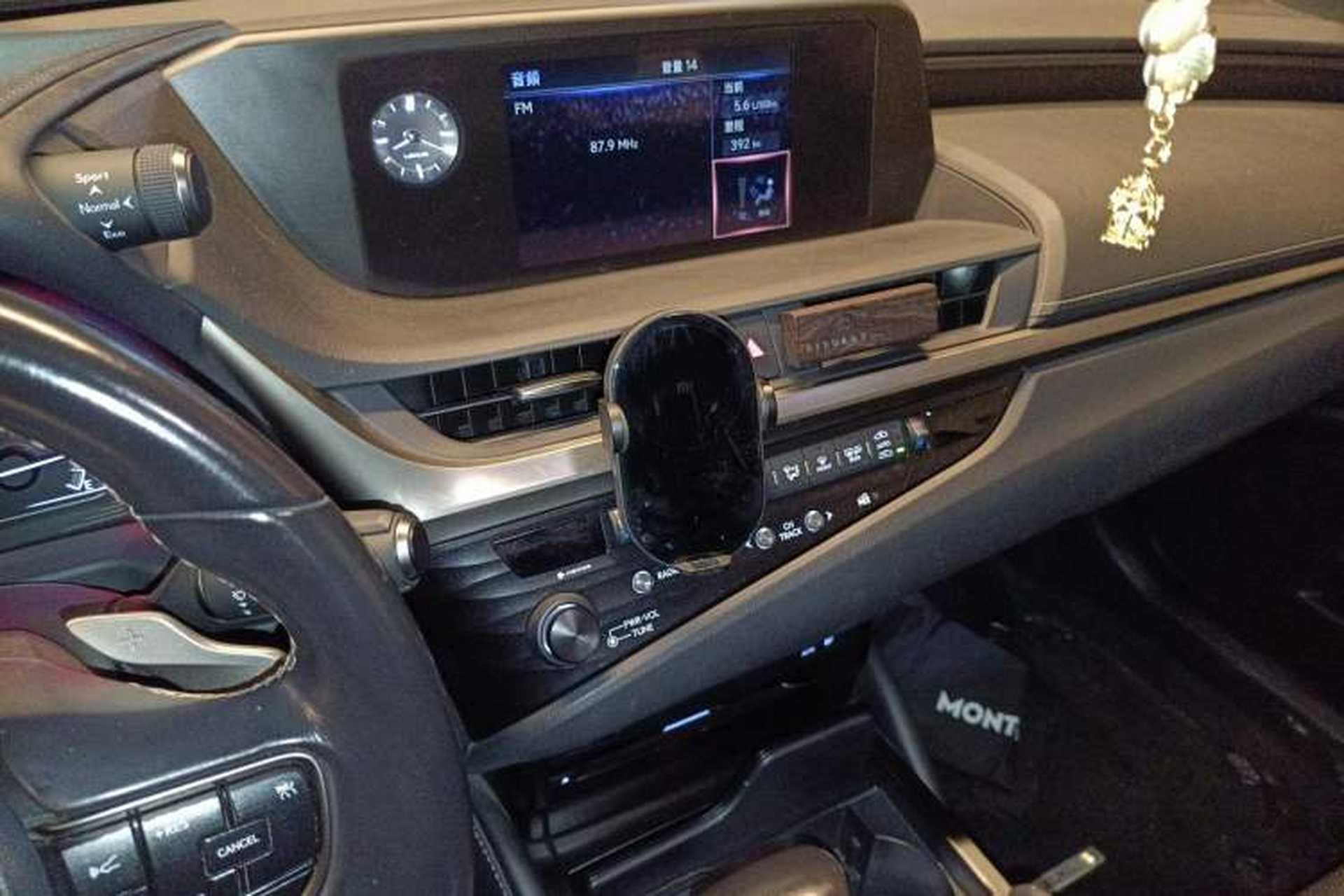 Used Lexus ES 2018 300h Premier Edition China VI Standard Audio And AC Panel