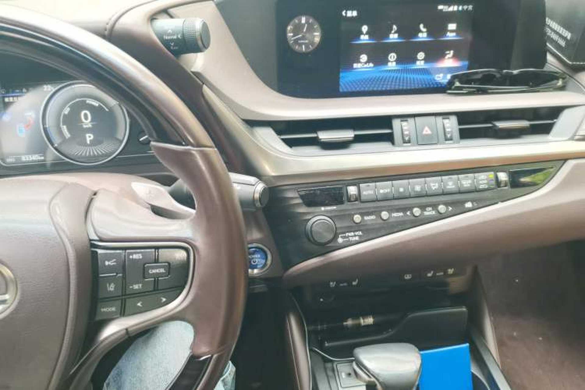 Used Lexus ES 2018 300h Premium Edition China VI Standard Audio And AC Panel