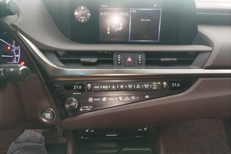 Used Lexus ES 2018 200 Excellence Edition China V Standard Audio And AC Panel