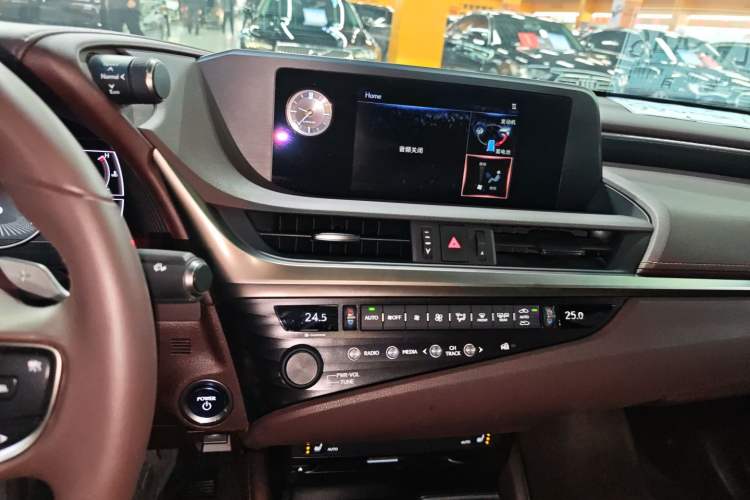 Used Lexus ES 2018 300h Premier Edition China VI Standard Audio And AC Panel