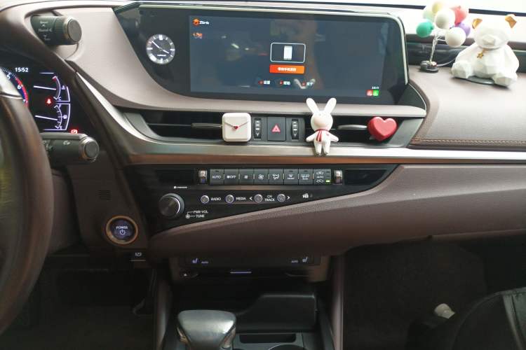 Used Lexus ES 2018 300h Premier Edition China V Standard Audio And AC Panel