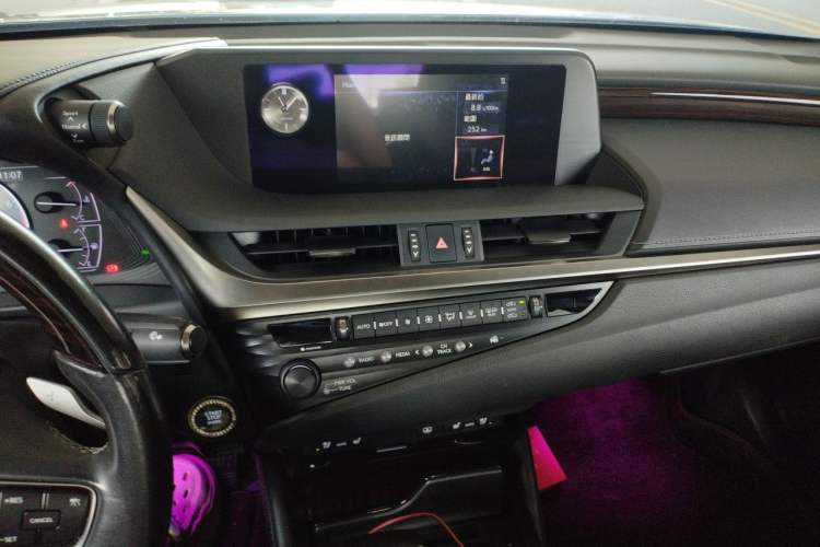 Used Lexus ES 2018 200 Luxury Edition China V Standard Audio And AC Panel