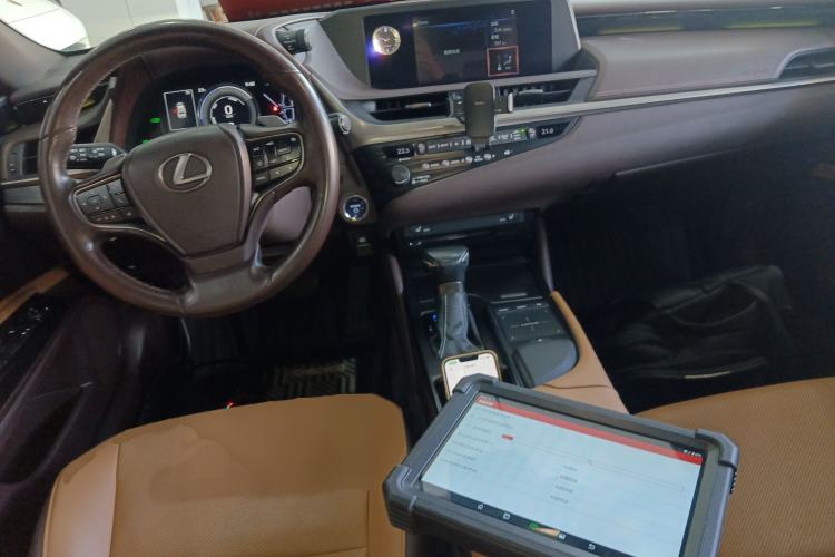 Used Lexus ES 2018 300h Premier Edition China VI Standard Center Console