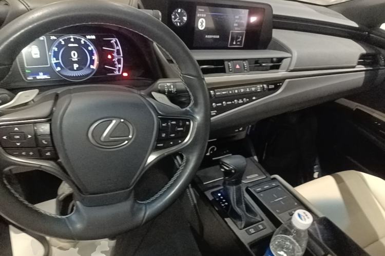 Used Lexus ES 2018 200 Excellence Edition China V Standard Center Console
