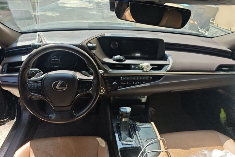 Used Lexus ES 2018 200 Excellence Edition China V Standard Center Console