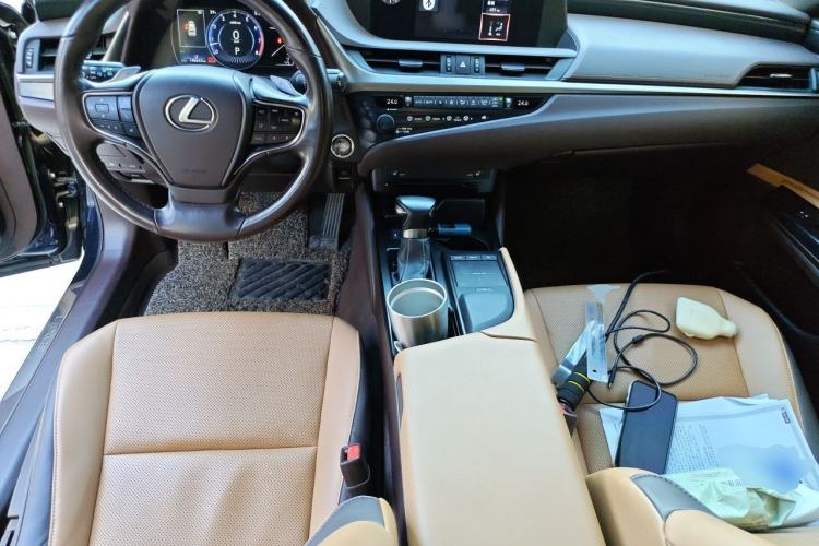 Used Lexus ES 2018 200 Excellence Edition China V Standard Center Console