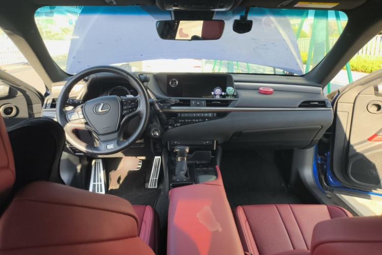 Used Lexus ES 2018 260 F SPORT China VI Center Console