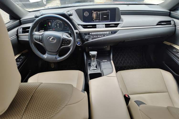 Used Lexus ES 2018 300h Premier Edition China V Standard Center Console