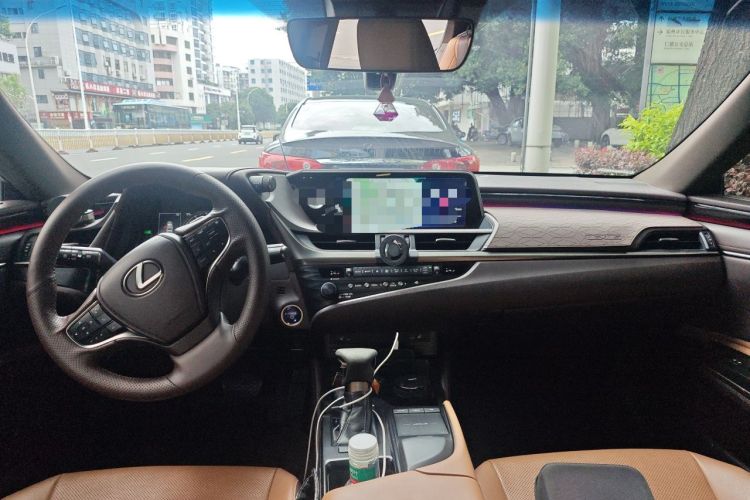 Used Lexus ES 2018 300h Premier Edition China VI Standard Center Console