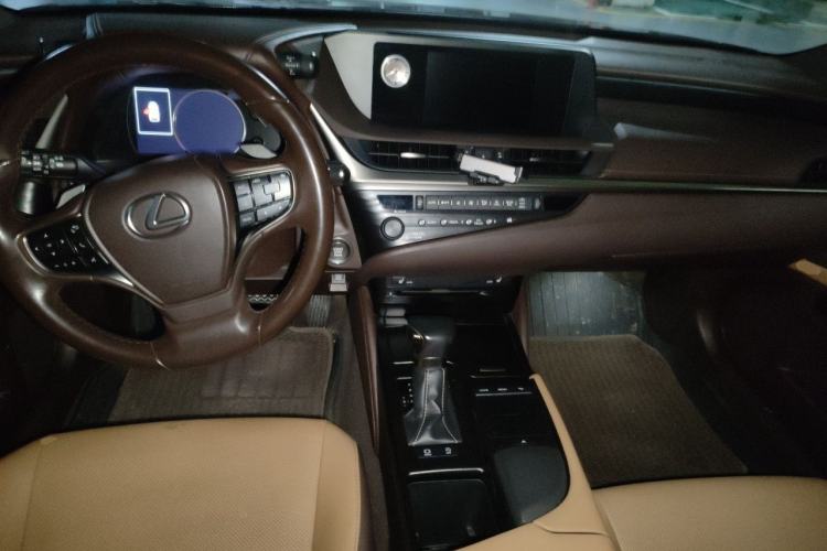 Used Lexus ES 2018 200 Excellence Edition China V Standard Center Console
