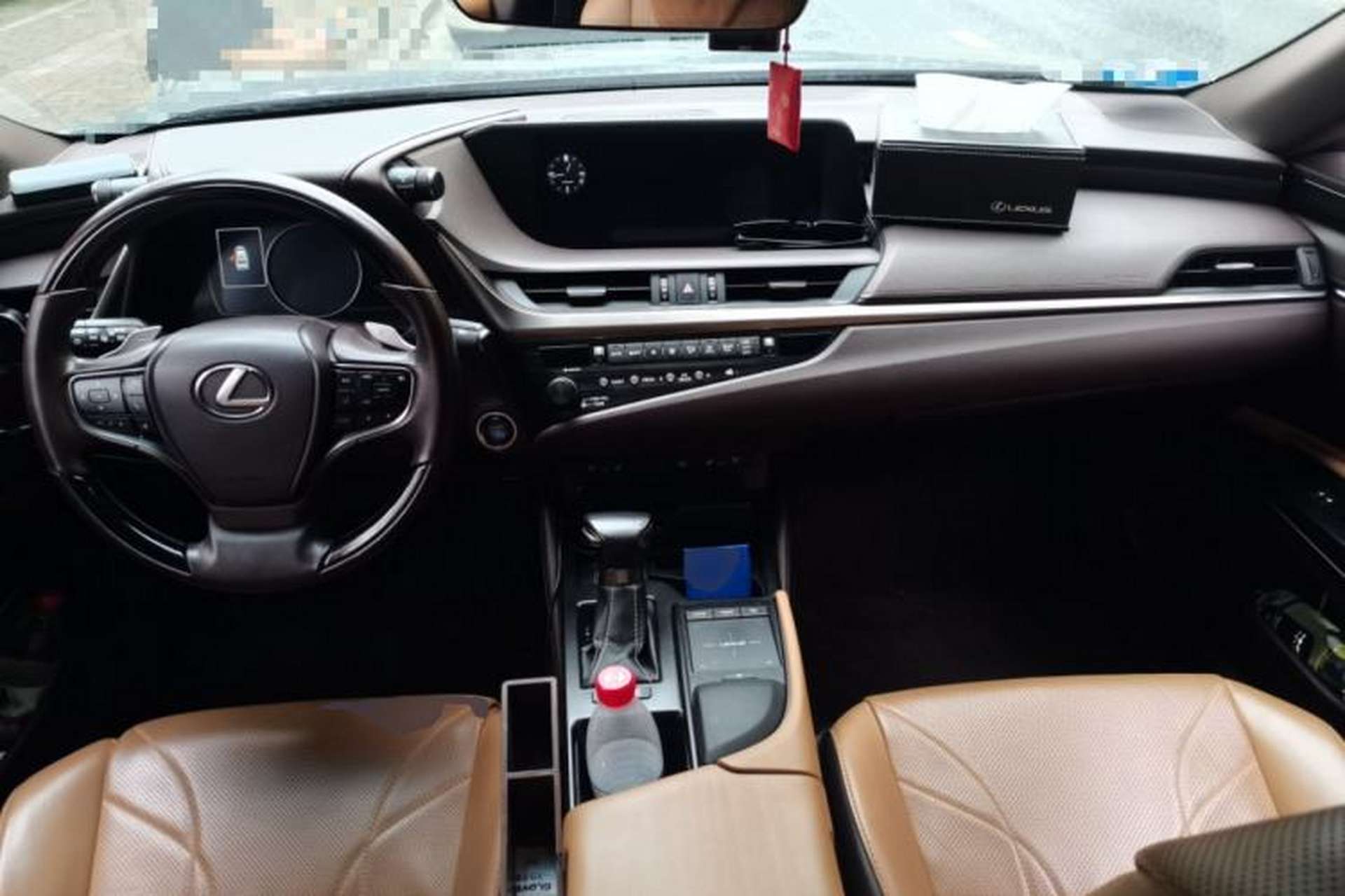 Used Lexus ES 2018 300h Premium Edition China VI Standard Center Console